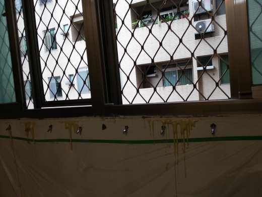 28.新莊-佛堂內牆、窗框漏水