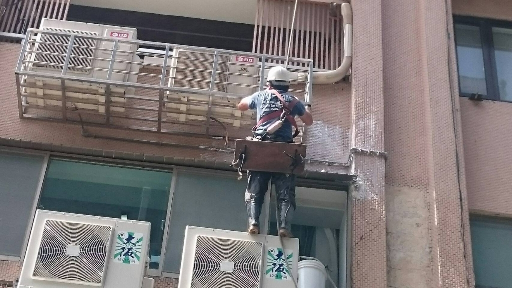 51.台北市-窗框、壁癌、外牆防水