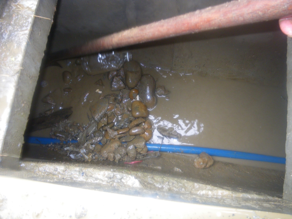 水刀清洗社區大樓污水管