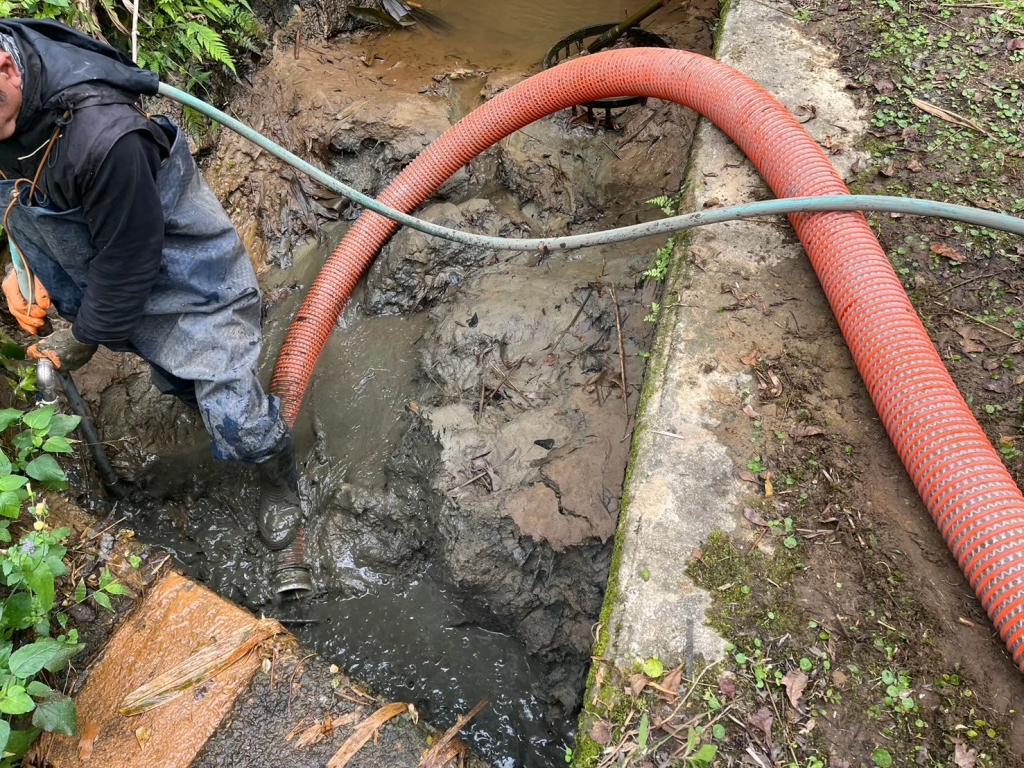 水刀清洗污泥沉澱池