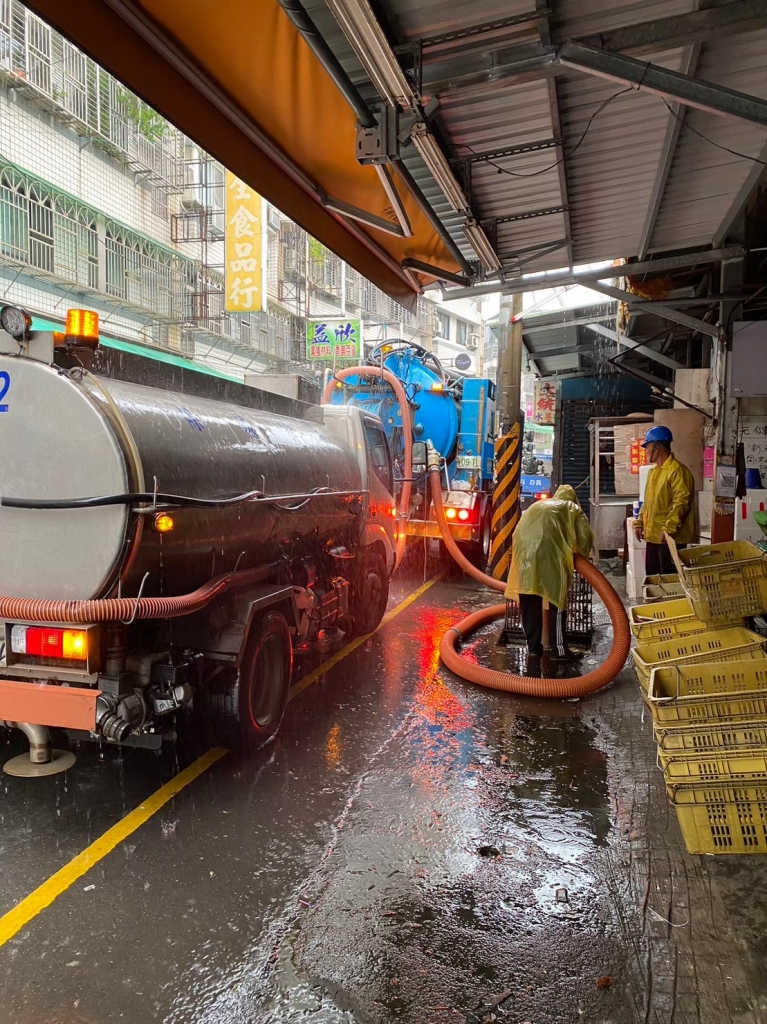 新北市黃昏市場-清理排水溝