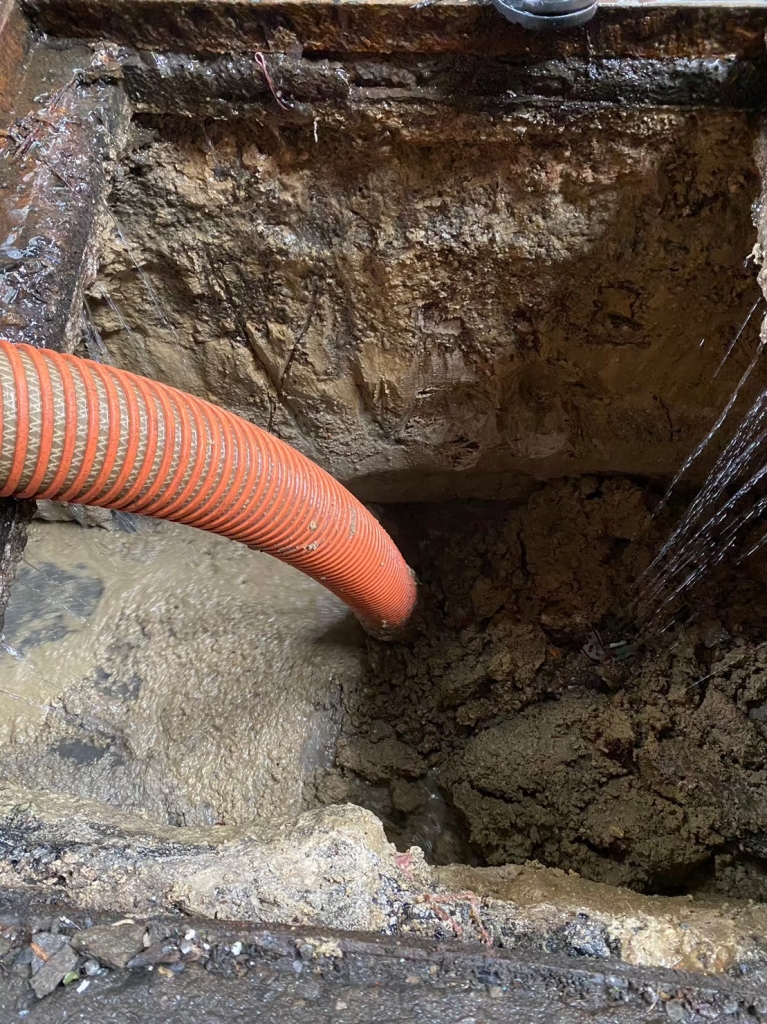 新北市黃昏市場-清理排水溝