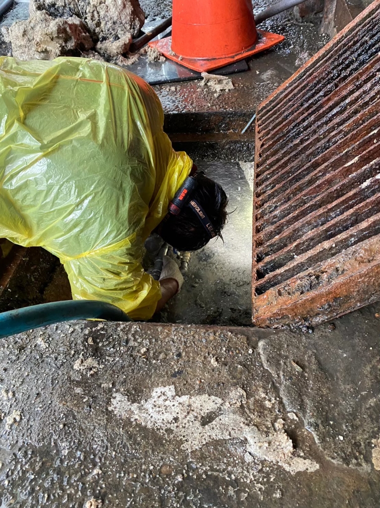 新北市黃昏市場-清理排水溝