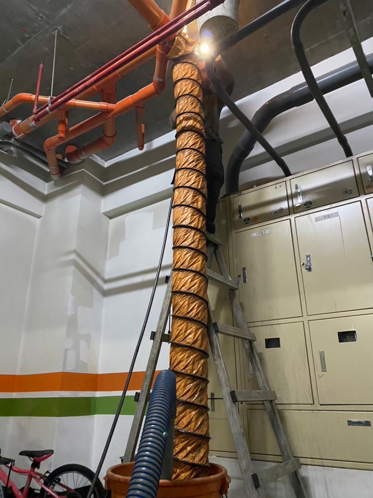 水刀清洗社區大樓污水管