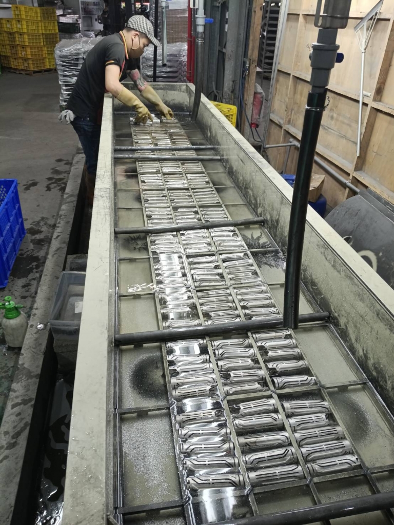 磁力震動製程 (適用高精度零件)