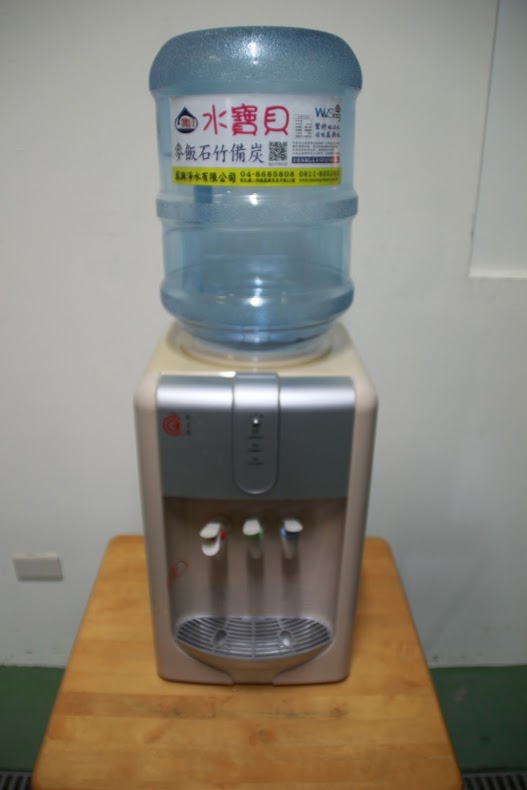 買機加水A方案、三溫飲水機(桌上型 立地型)+麥飯石竹碳水45桶優惠價7000元