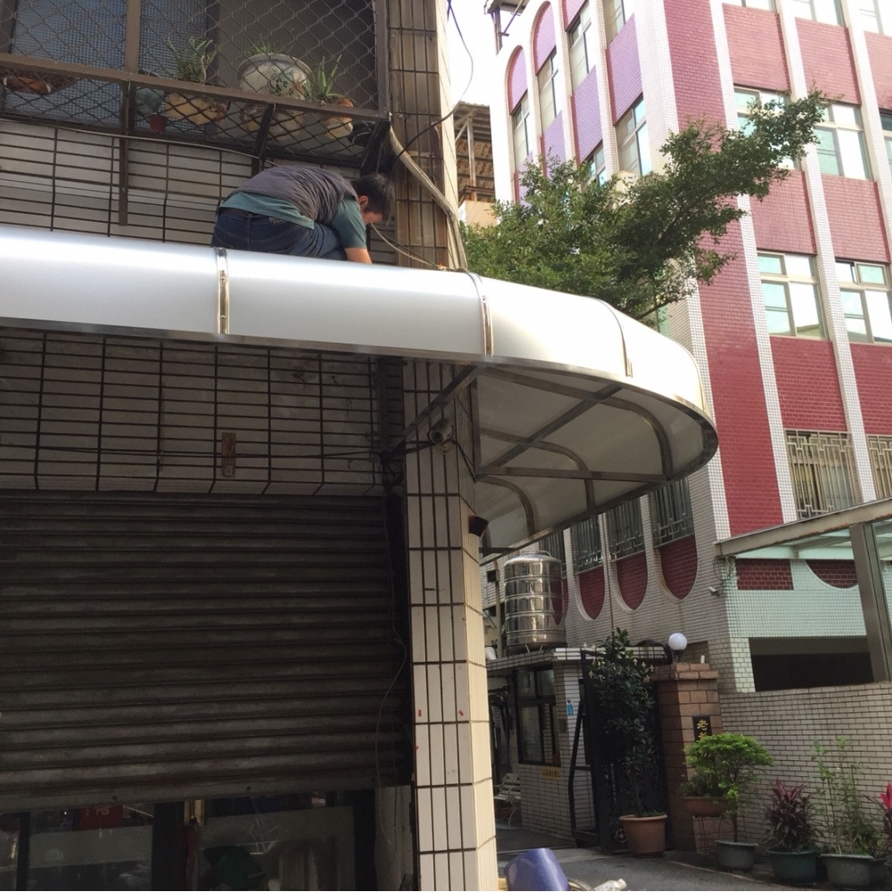 台中塑鋁板採光罩-冠