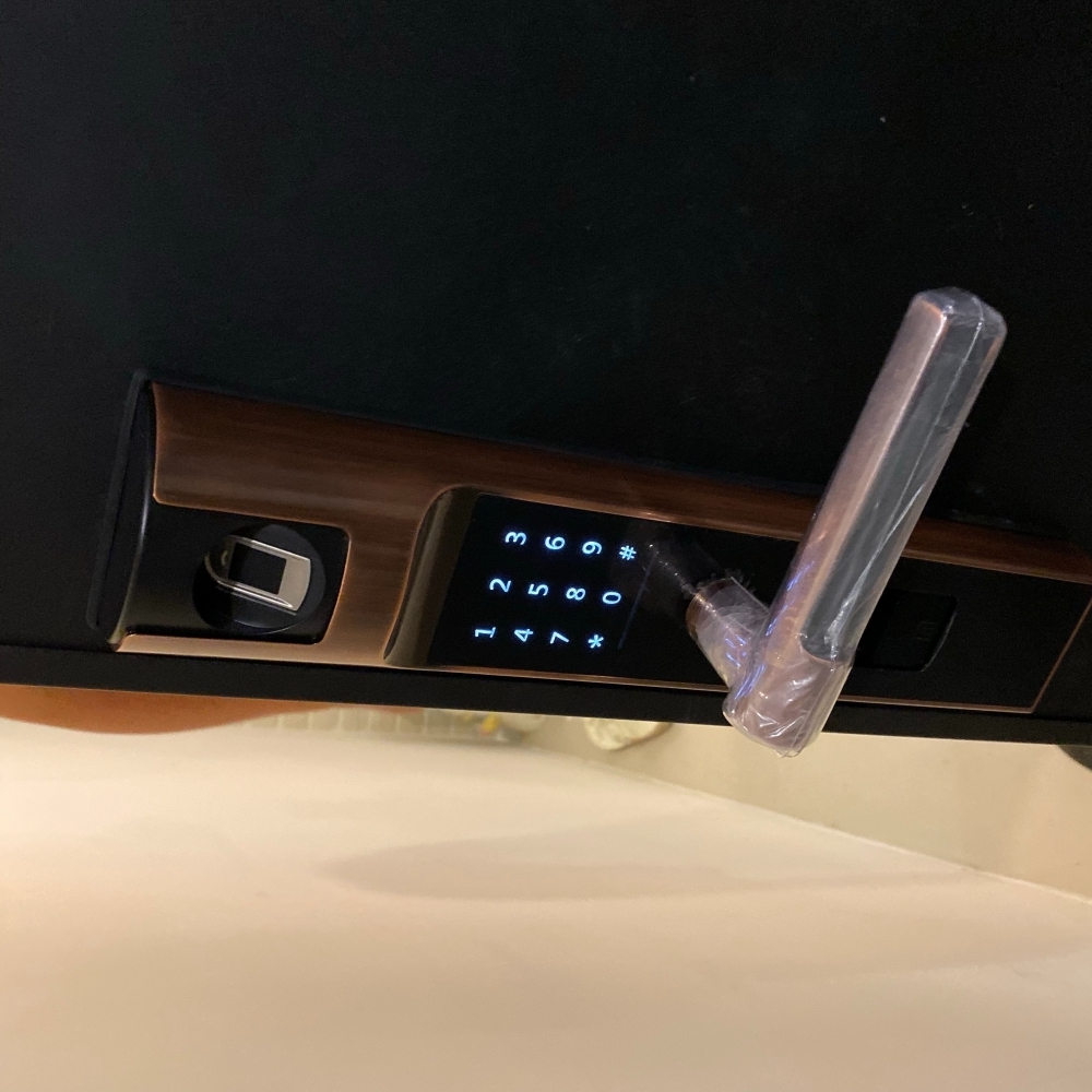 台中電子鎖指紋密碼感應扣-冠宇