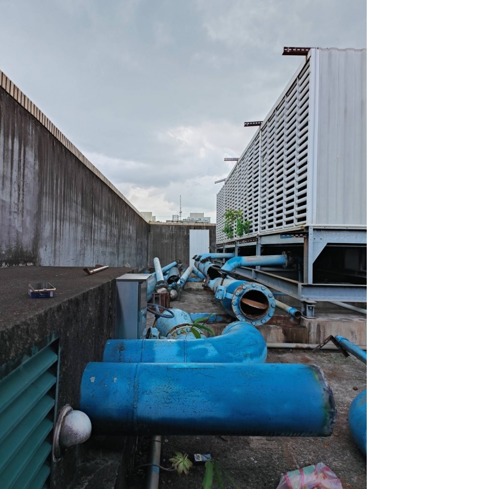 台北市龍門國中冰水主機250噸三台  拆除冷卻水塔900噸一座  以及周邊冰水管，馬達