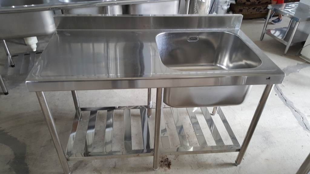 白鐵不鏽鋼工作台桌、水槽回收買賣2