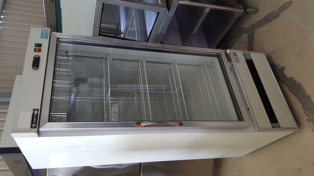 回收收購白鐵不鏽鋼冰箱、自助除霜冰箱、風冷氣冷冰箱