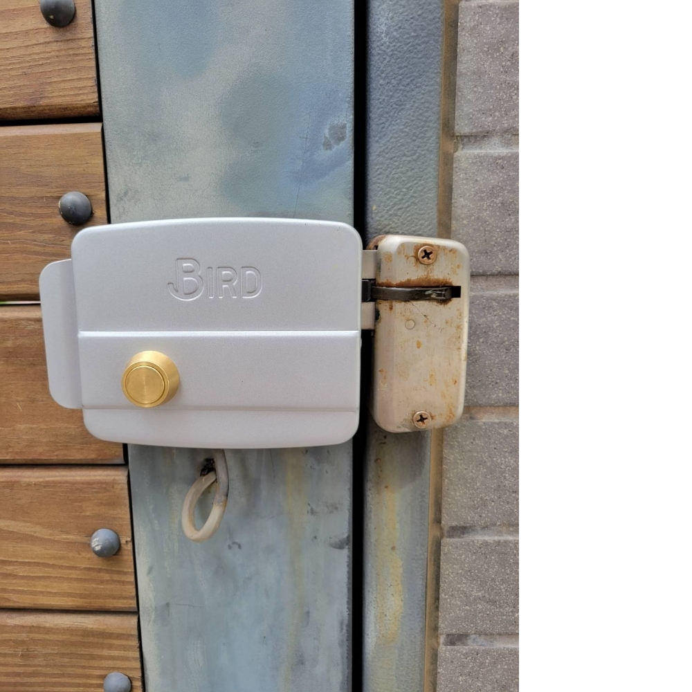 各式大門_房間門鎖安裝更換|台中門鎖安裝