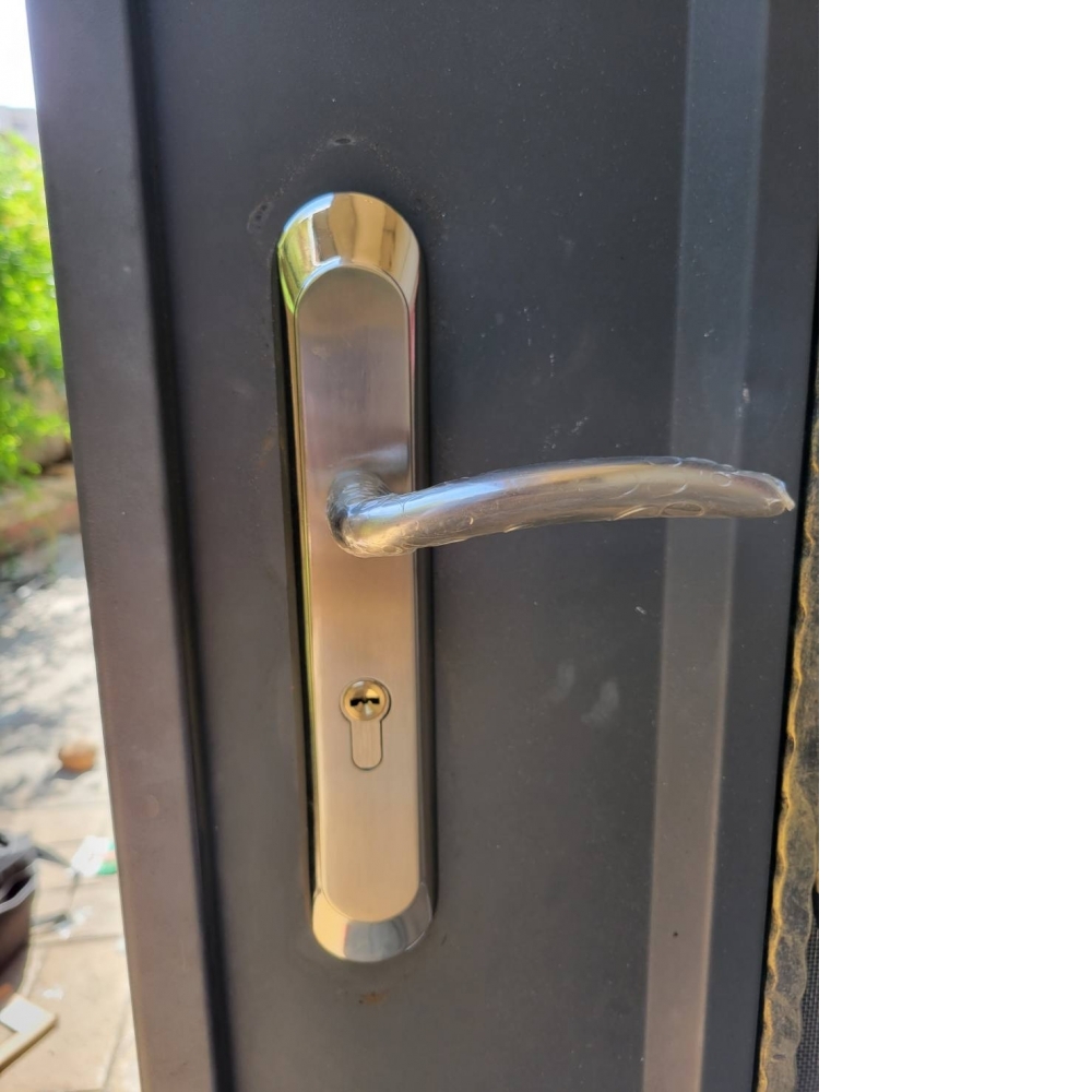 各式大門_房間門鎖安裝更換|台中門鎖安裝