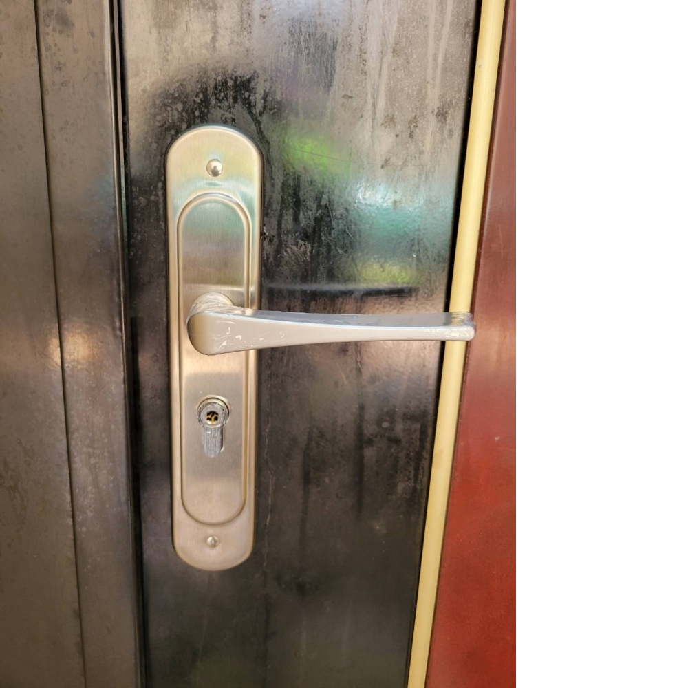 各式大門_房間門鎖安裝更換|台中門鎖安裝