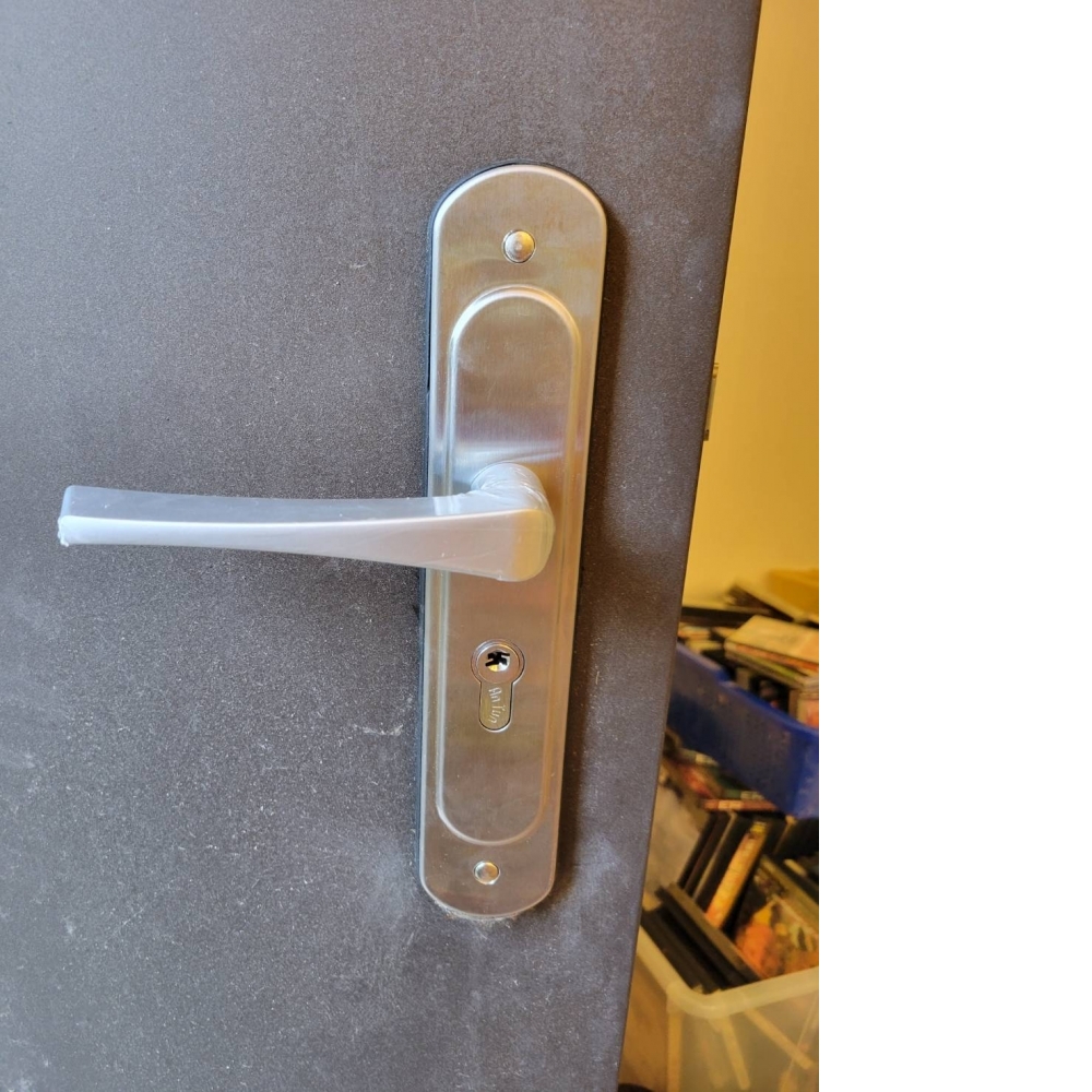 各式大門_房間門鎖安裝更換|台中門鎖安裝