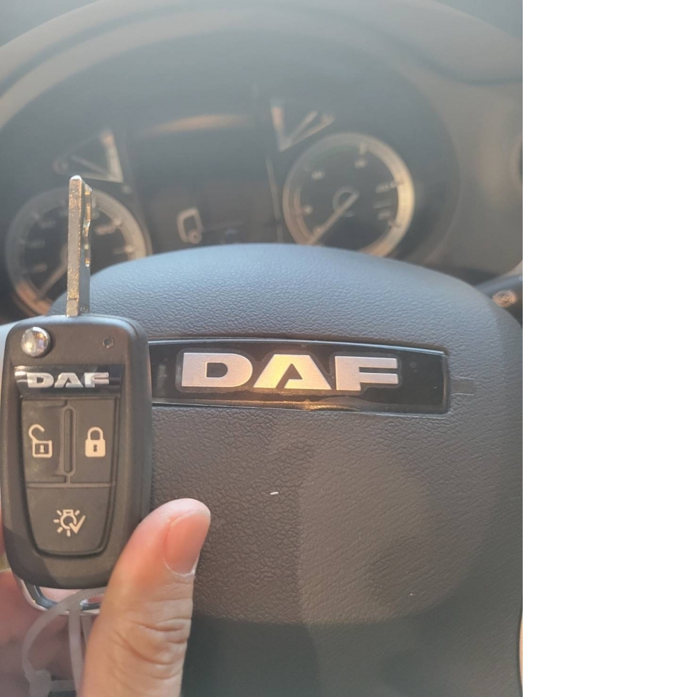 各廠牌汽車開鎖_無樣配鎖|台中汽車鑰匙拷貝