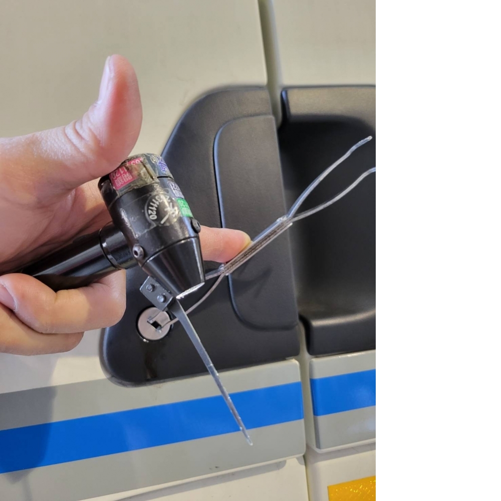 各廠牌汽車開鎖_無樣配鎖|台中汽車鑰匙拷貝