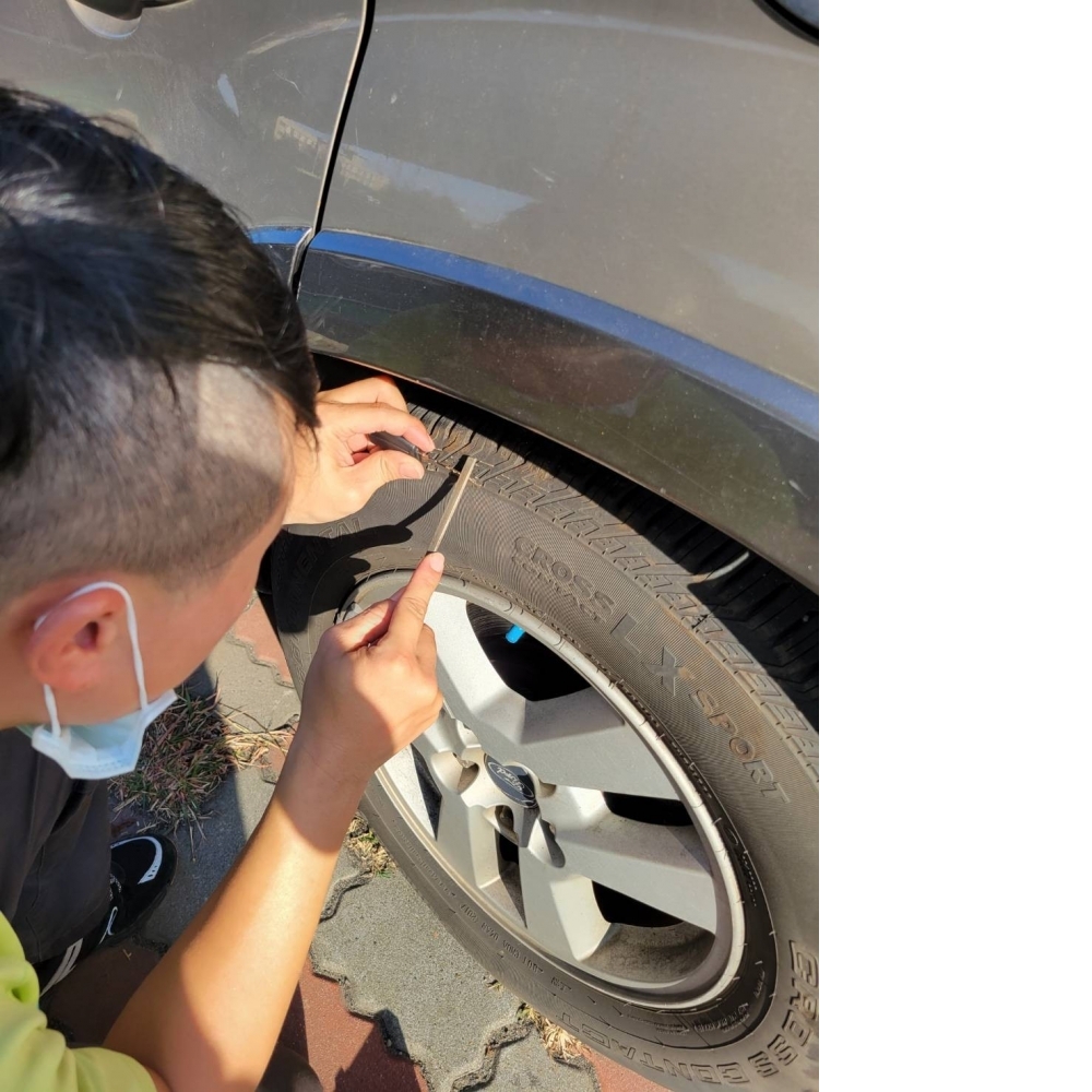 各廠牌汽車開鎖_無樣配鎖|台中汽車鑰匙拷貝