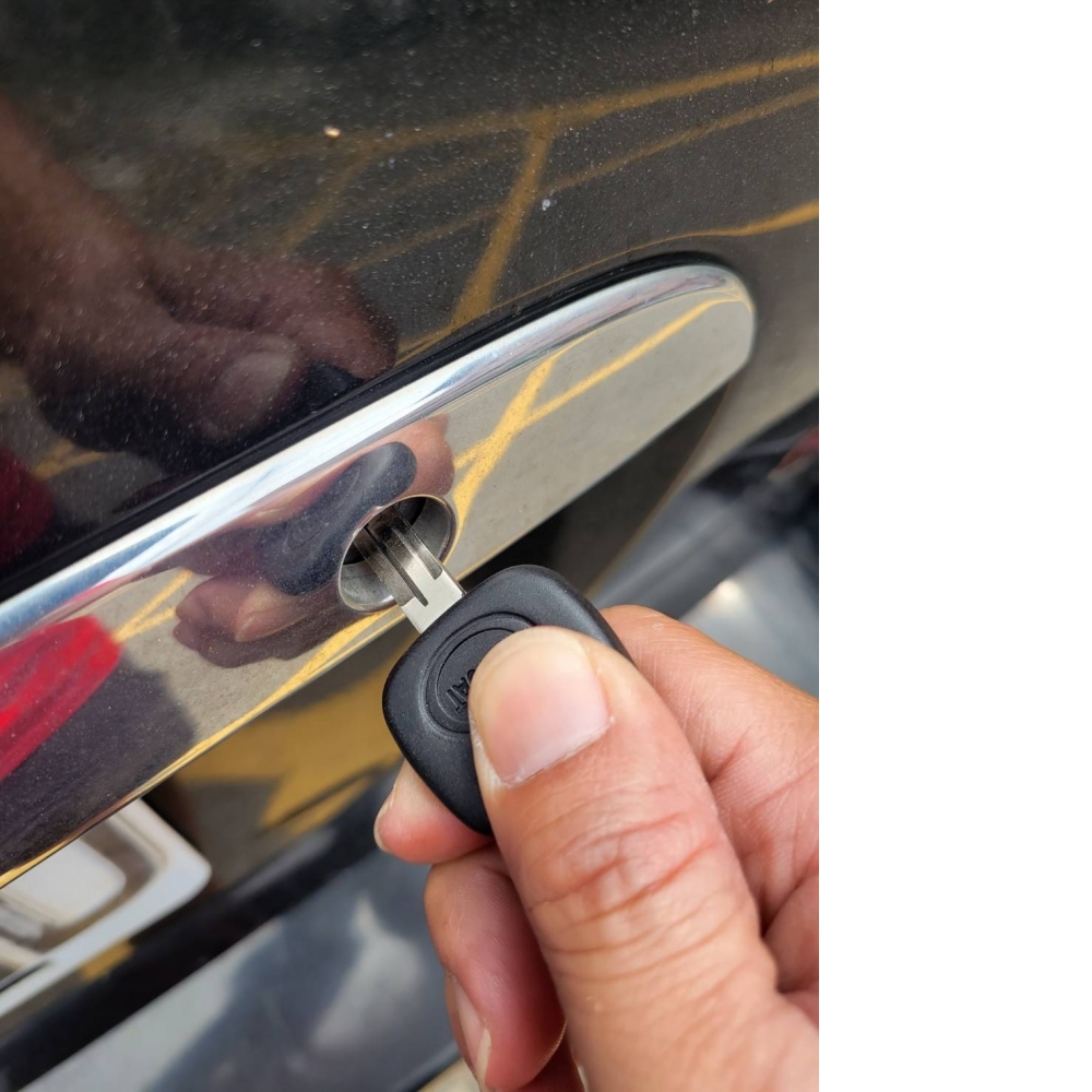 各廠牌汽機車開鎖_無樣配鎖|台中汽車遙控器拷貝