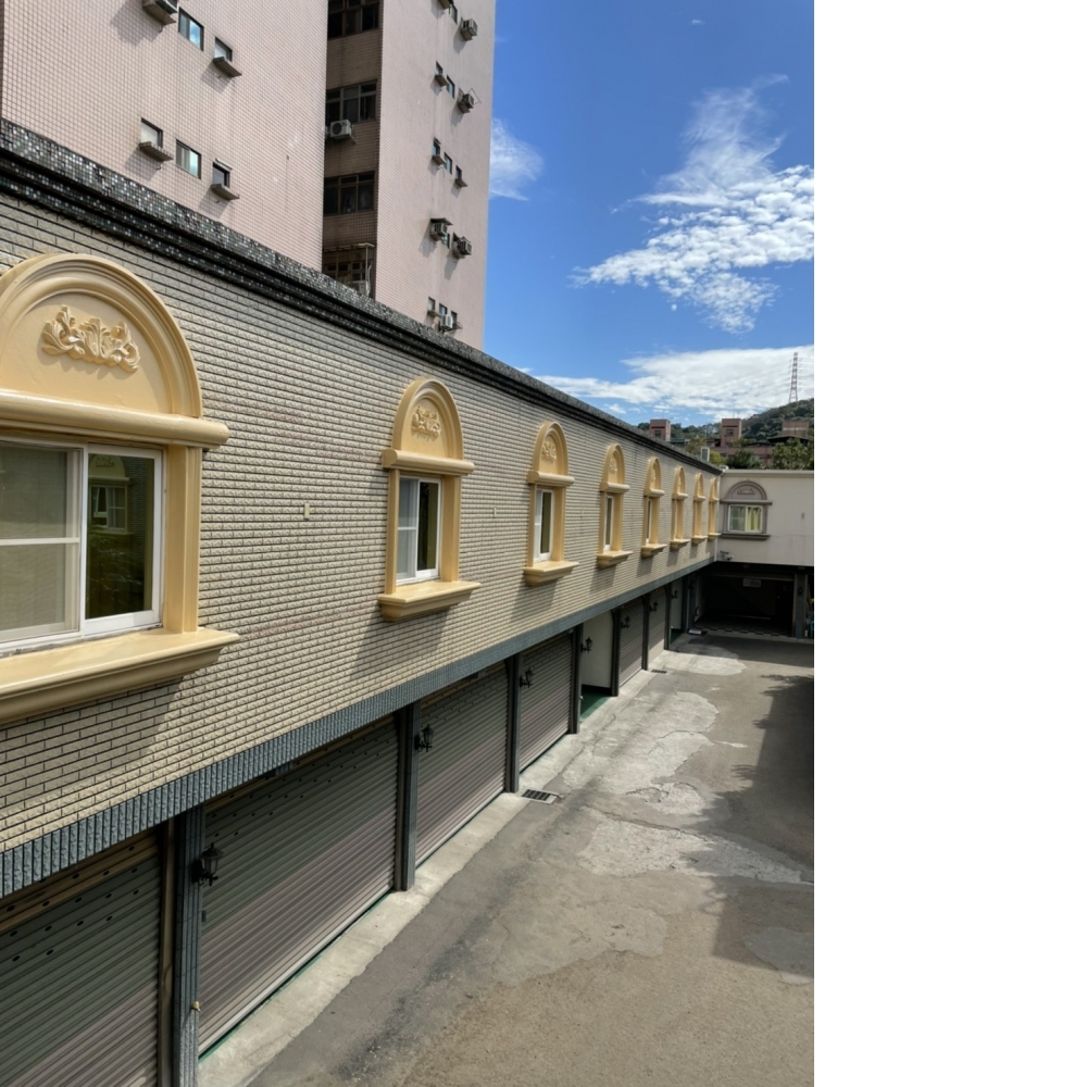 龜山區汽車旅館 磁磚面免克漏耐黃透明防水塗佈 窗框改色工程