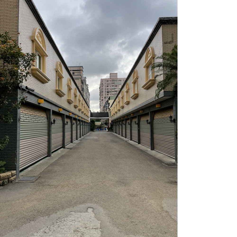 龜山區汽車旅館 磁磚面免克漏耐黃透明防水塗佈 窗框改色工程