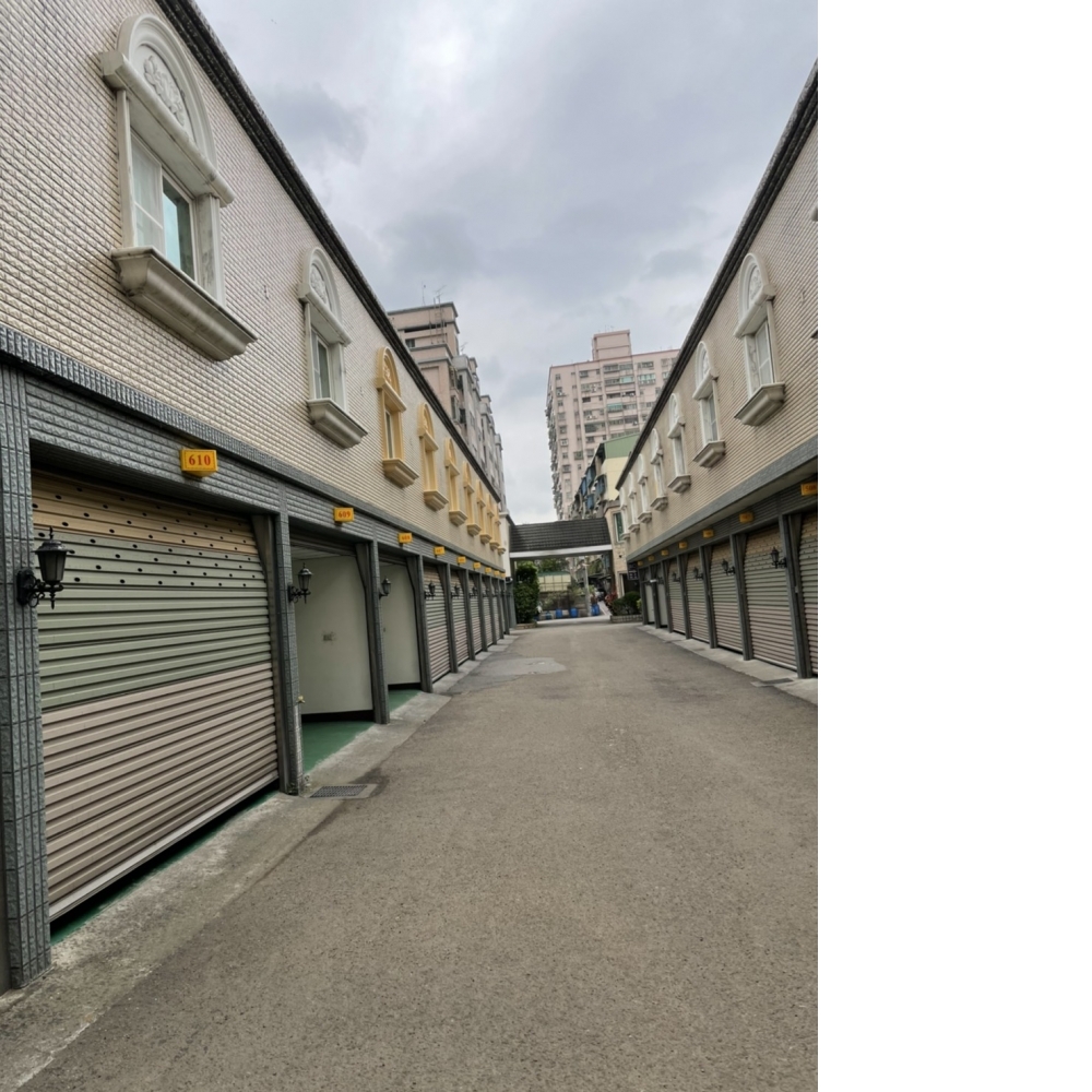 龜山區汽車旅館 磁磚面免克漏耐黃透明防水塗佈 窗框改色工程