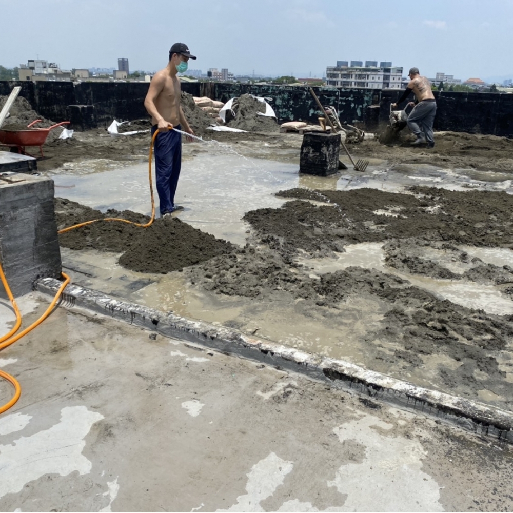 龍潭區頂樓地坪敲除泥作工程 防水隔熱工程