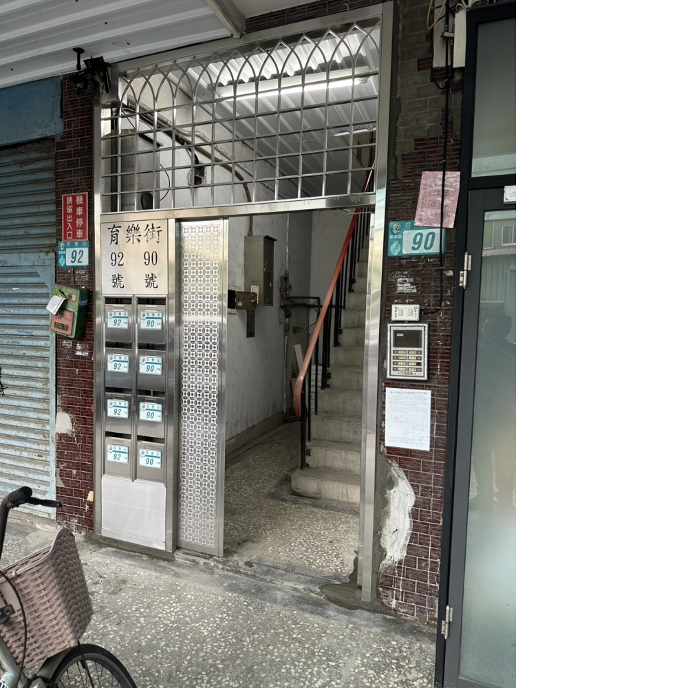 鶯歌公寓更新開天白鐵門+8個信箱