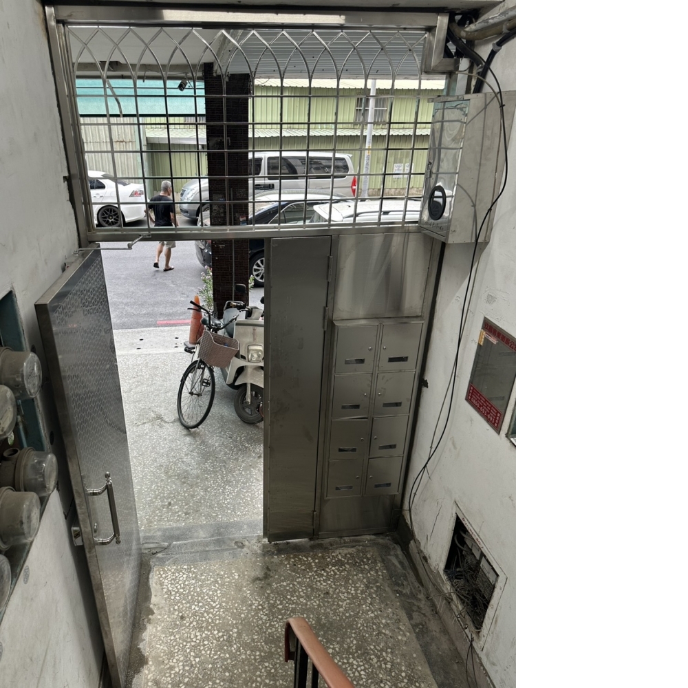 鶯歌公寓更新開天白鐵門+8個信箱