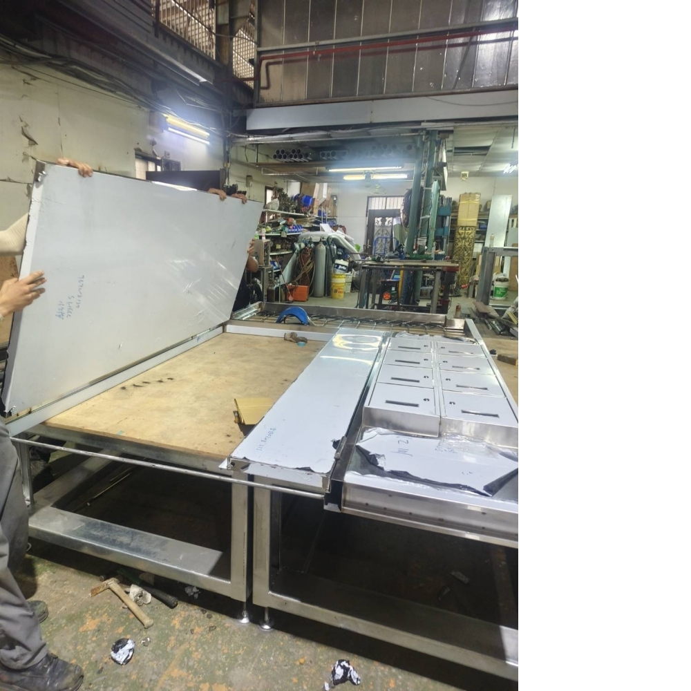 鶯歌公寓更新開天白鐵門+8個信箱