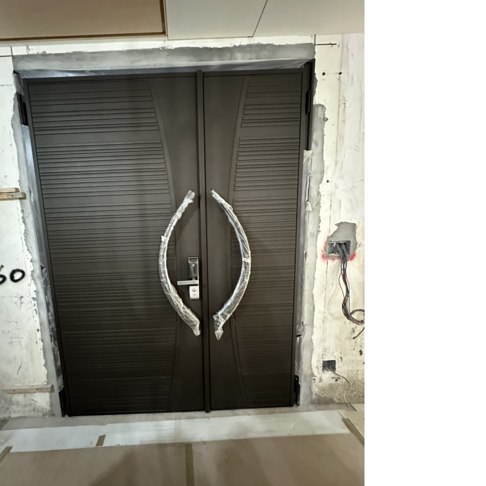 桃園龍潭透天安裝玄關門/展翅碳纖子母門+YALE-4109電子鎖