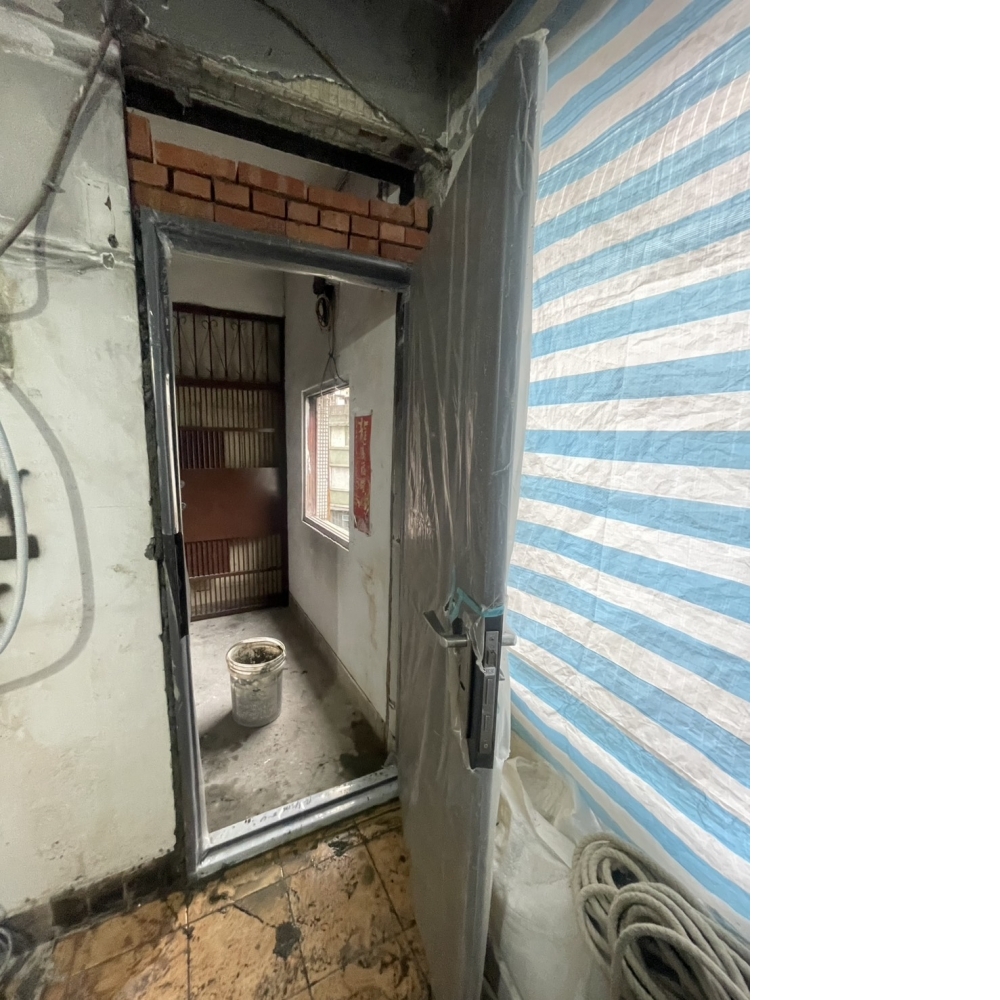 新莊公寓住家更換玄關門/直卡門