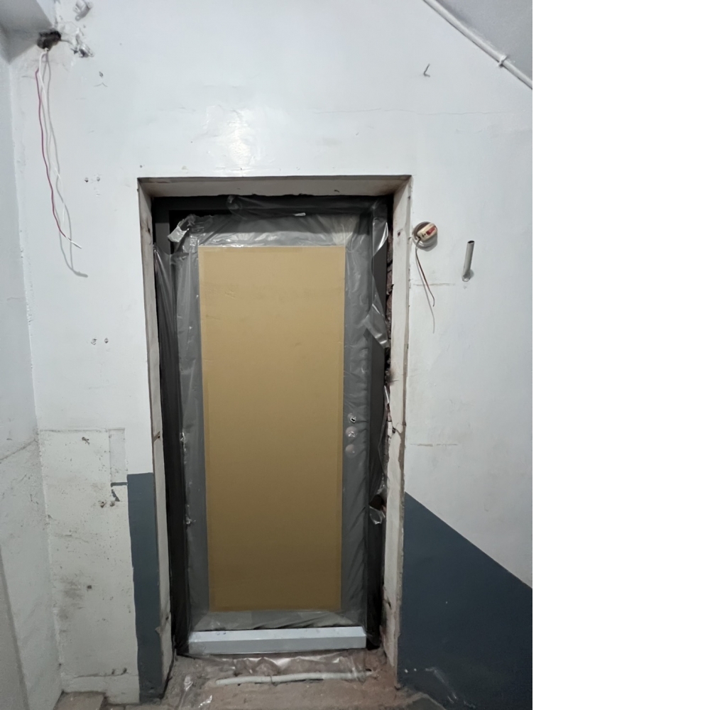 北投區住戶更新住家玄關門/F60A雙面壓六溝防火門+YALE4109電子鎖/符合建築法規&消防法規