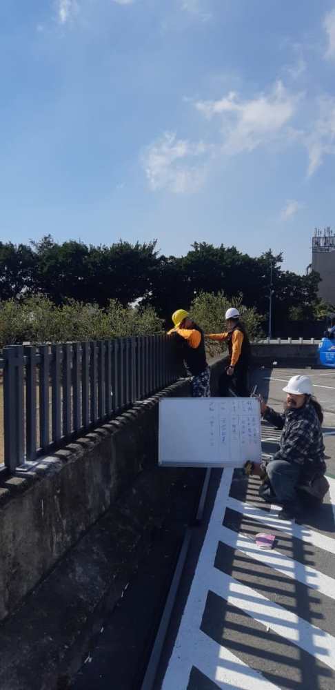 服務區充電椿鋁格柵圍籬護欄