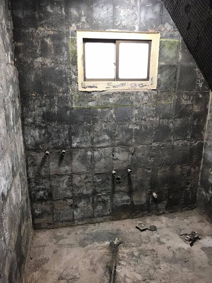 1061221彰化大村浴室磁磚及窗框加大打除工程
